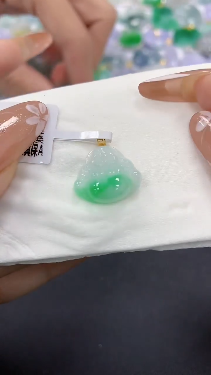 颈饰18K金镶嵌翡翠a货假一赔三支持复检百元上9元证书费自理