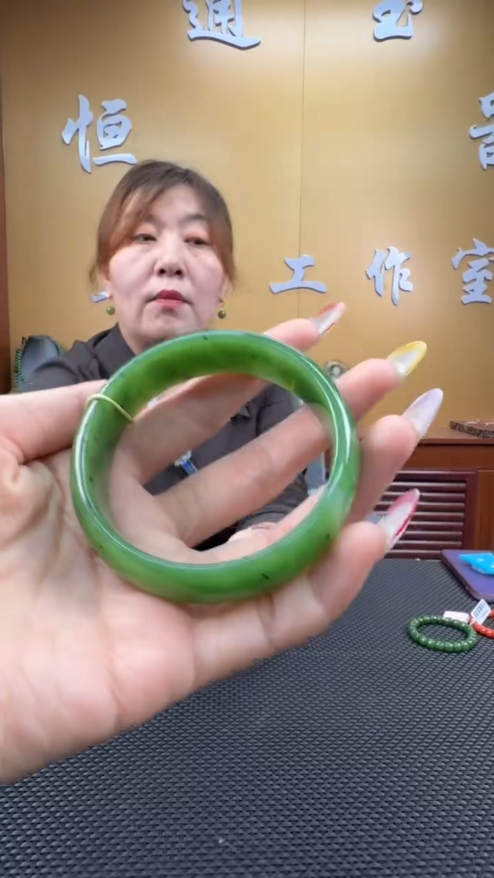 颈饰未镶嵌和田玉手镯60