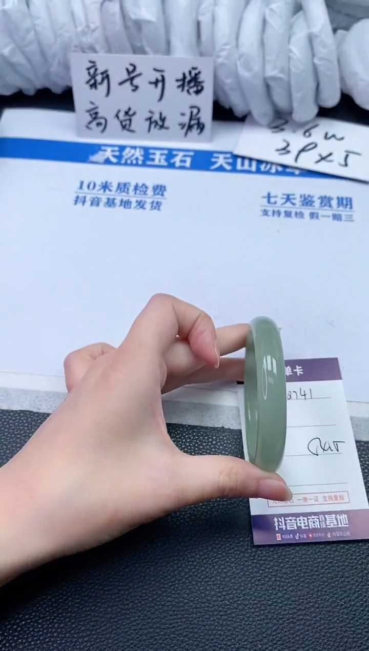 【闪购商品】石英质玉手镯未镶嵌Q741