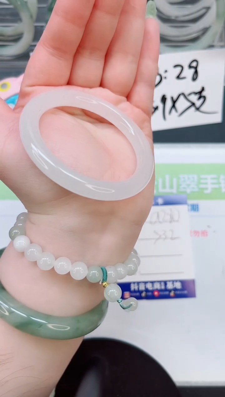 【闪购商品】石英质玉手镯未镶嵌a280