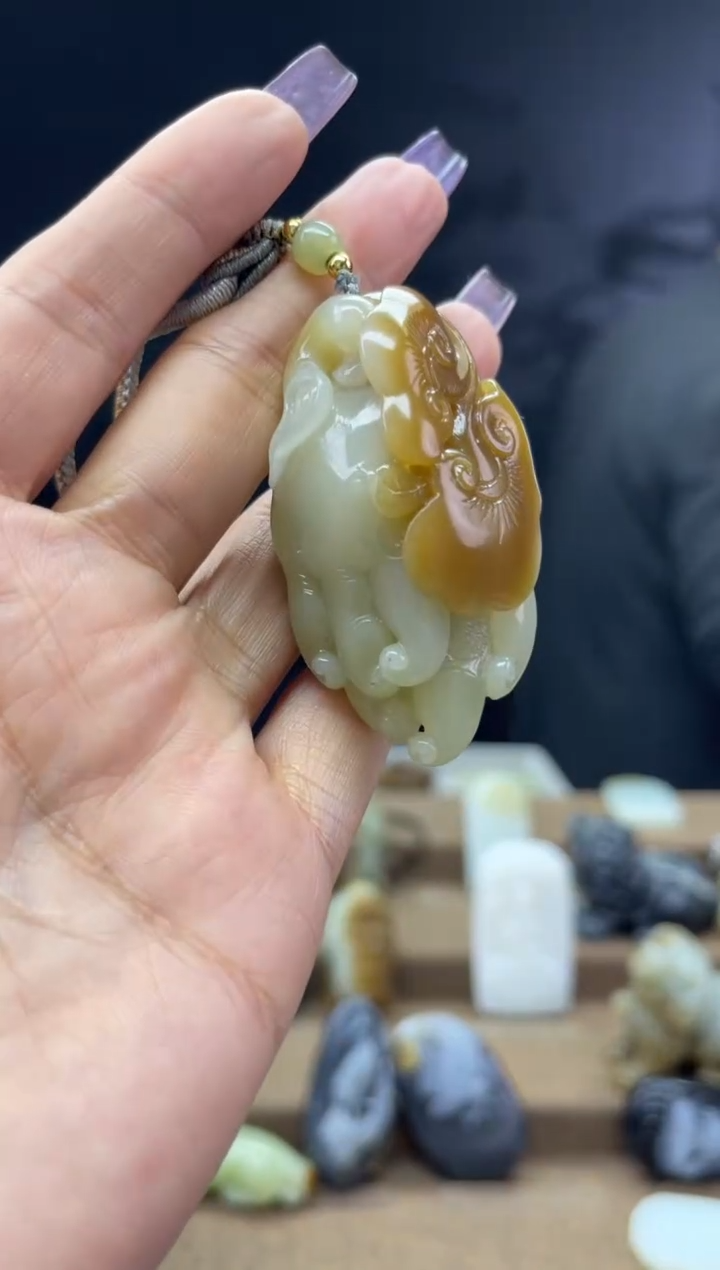 颈饰未镶嵌和田玉1