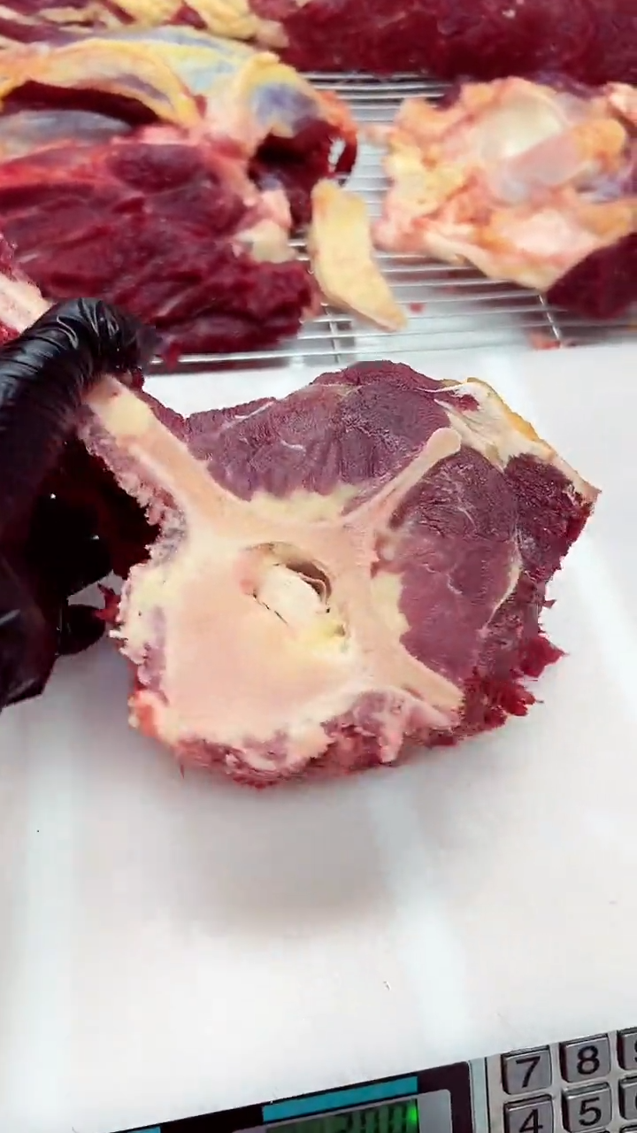 中国大陆12个月食用农产品浮*牛脊骨2.8斤