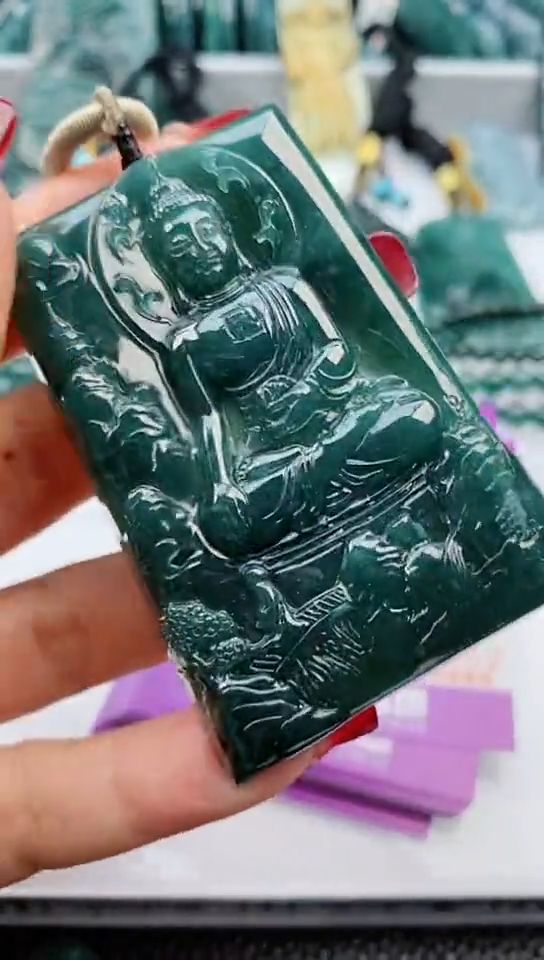 【闪购商品】翡翠颈饰未镶嵌            