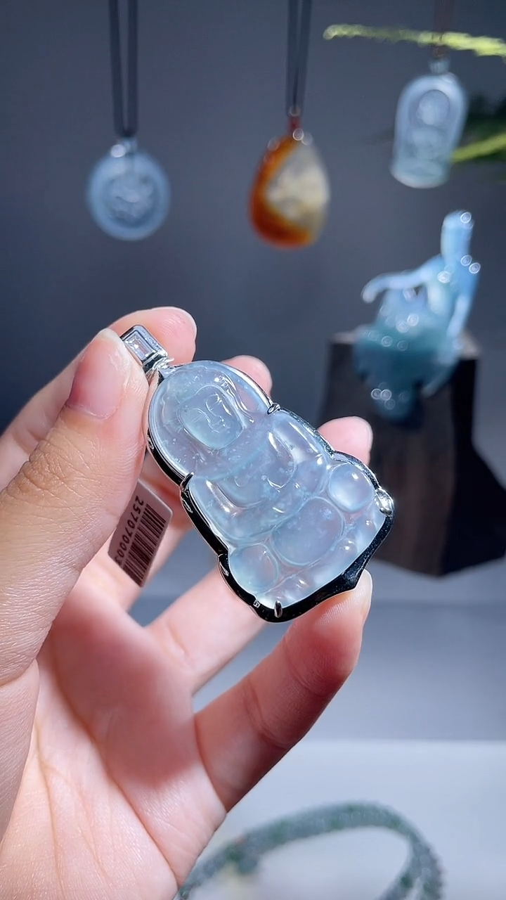 颈饰未镶嵌翡翠观音