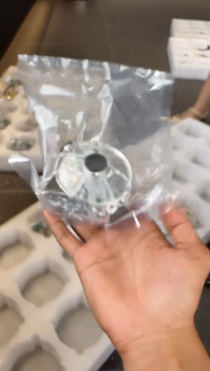 呆坐 錾刻嵌金万花 宝瓶
