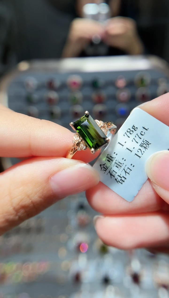 18K金镶嵌戒指碧玺1.77.