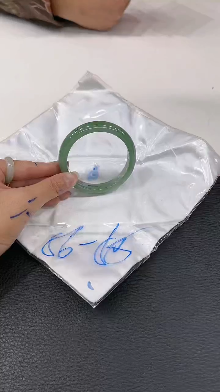 【闪购商品】翡翠手镯未镶嵌手镯