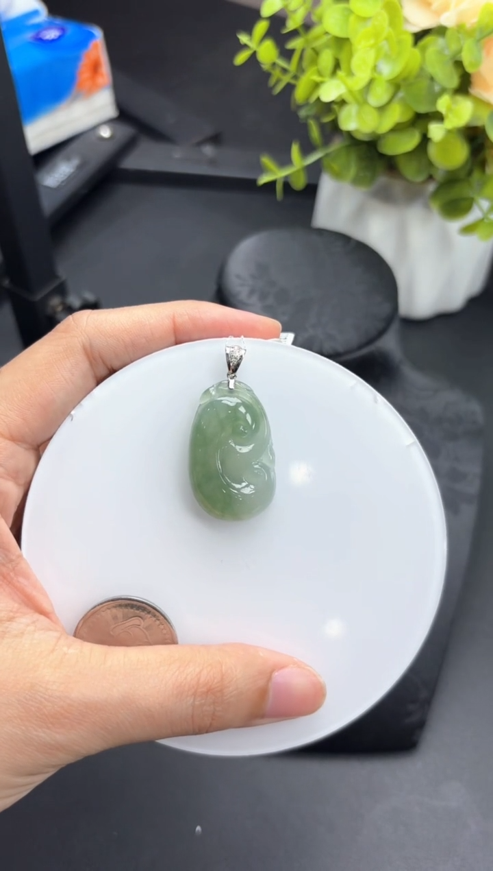【闪购商品】翡翠颈饰18K金镶嵌如意