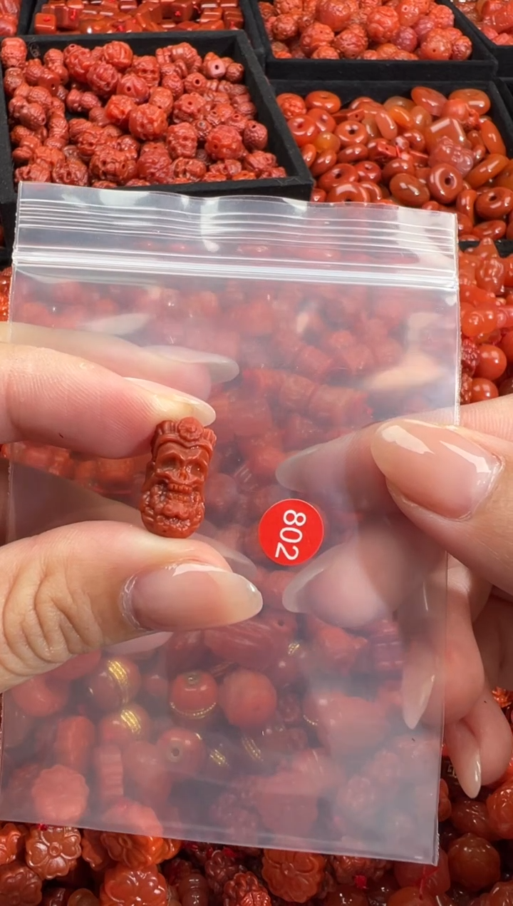 南红玛瑙未镶嵌颈饰1