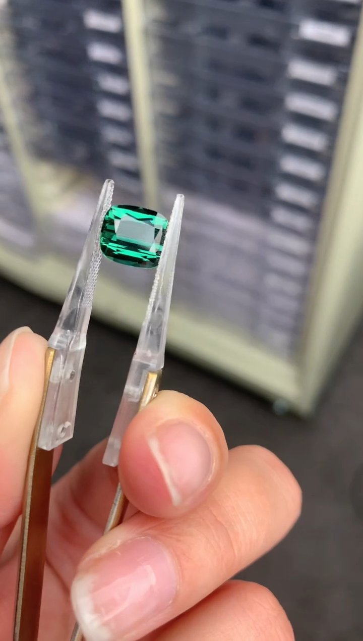 【闪购商品】碧玺裸石未镶嵌3.2ct 绿碧玺