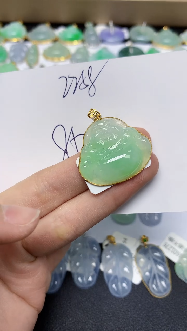 翡翠18K金镶嵌颈饰 天然翡翠A货
