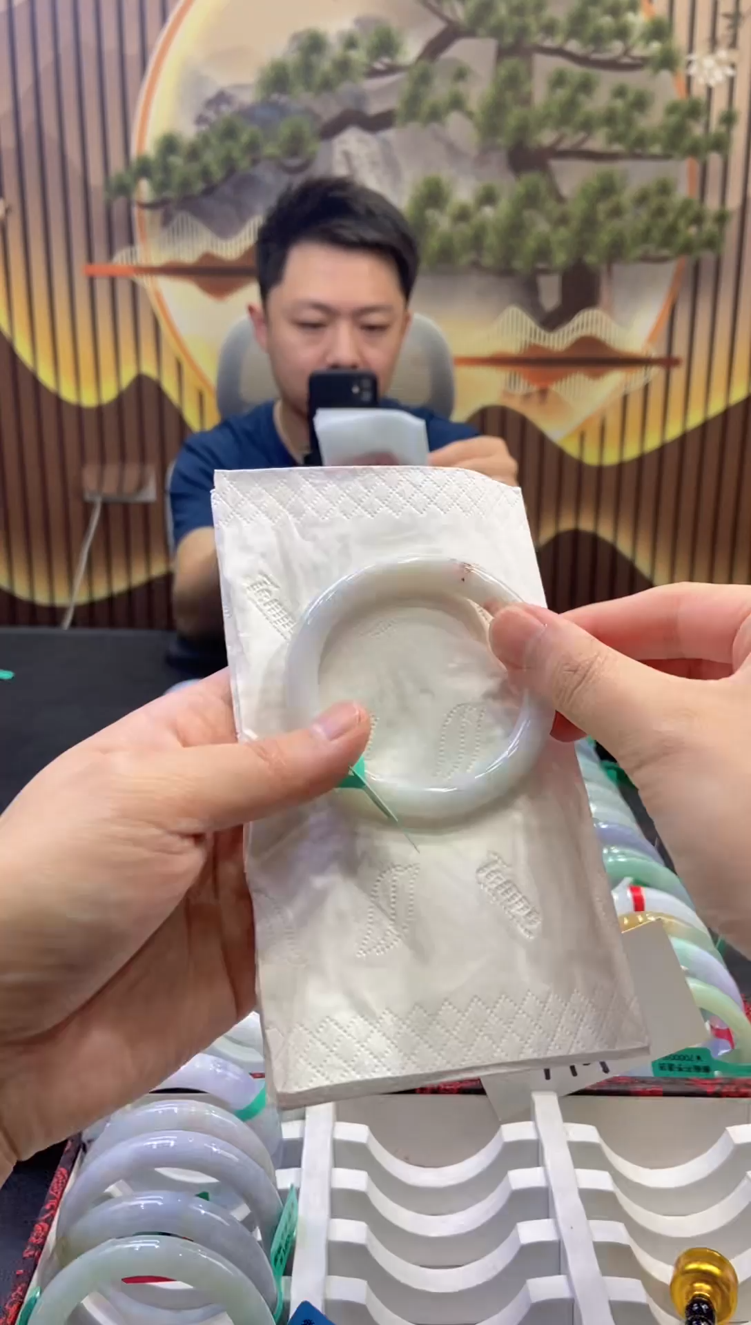翡翠手镯未镶嵌多人05612