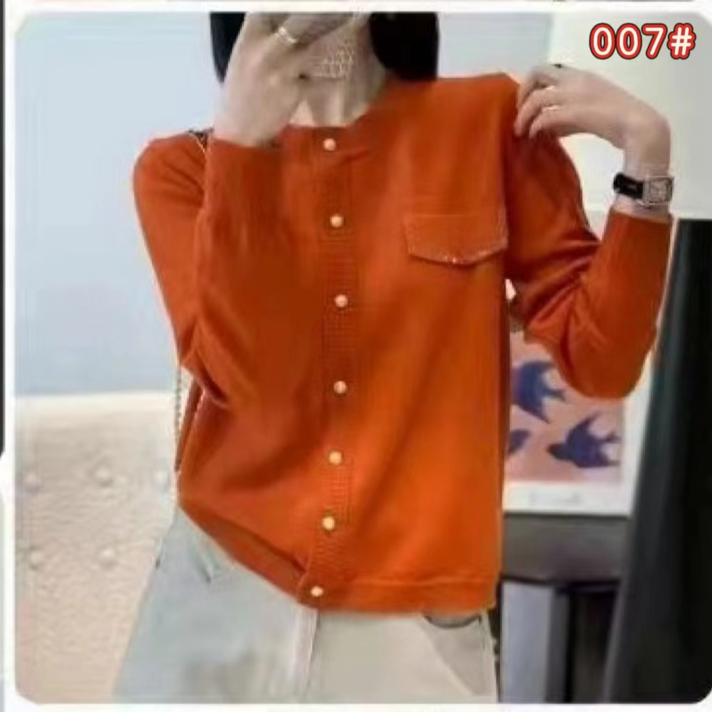 【卡蔻】98096小香风圆领金扣羊毛打底开衫（衣长58左右）