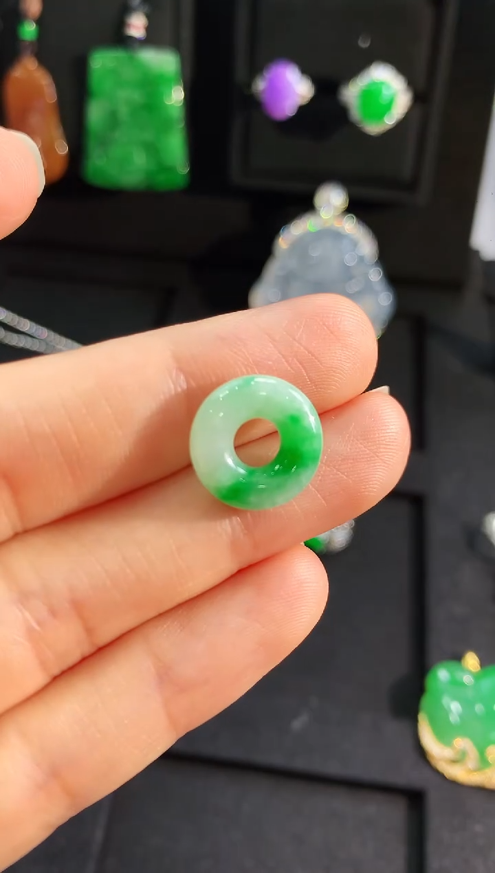 【闪购商品】翡翠颈饰未镶嵌吊坠