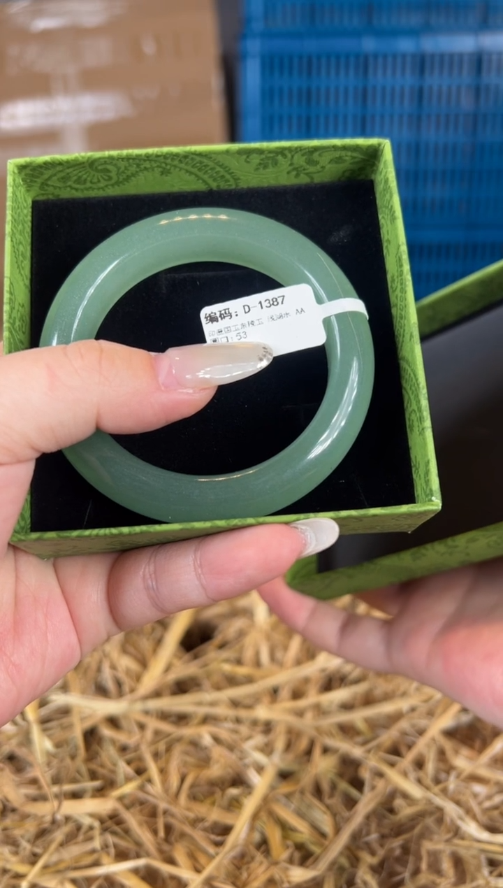 未镶嵌手镯石英质玉D1387