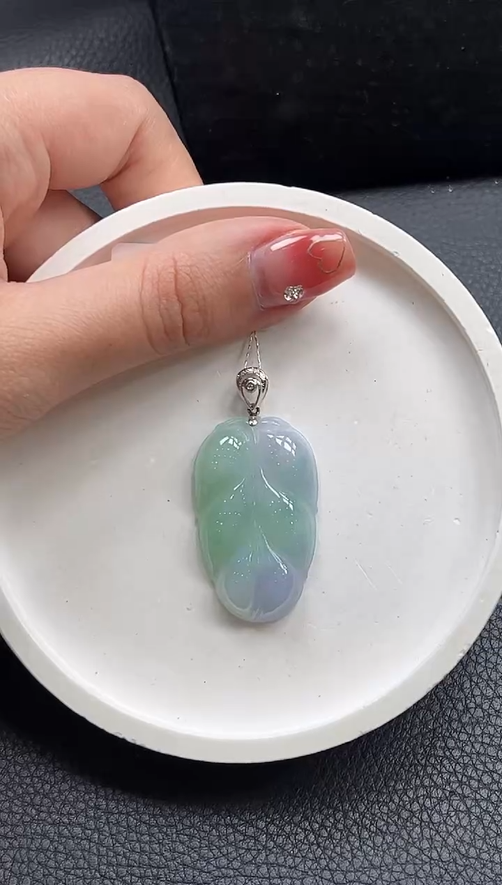 【闪购商品】翡翠颈饰18K金镶嵌叶子