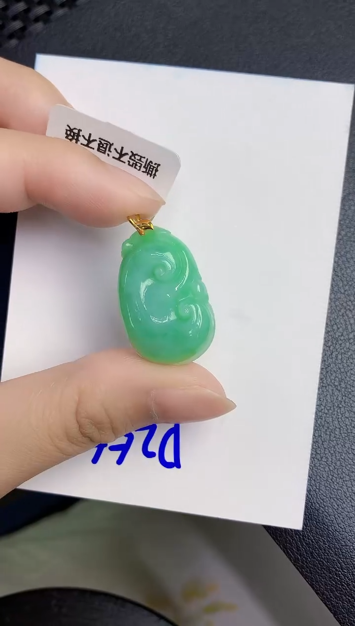 翡翠18K金镶嵌颈饰000000000