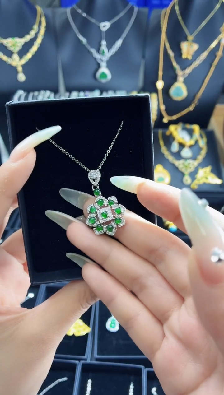 翡翠未镶嵌吊坠(不含链)天然翡翠a货 多样性发其一