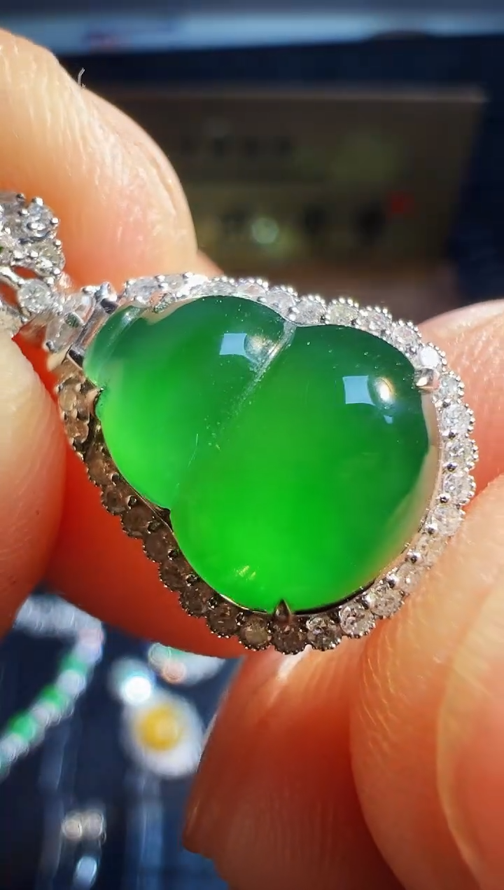 【闪购商品】翡翠颈饰18K金镶嵌翡翠回流