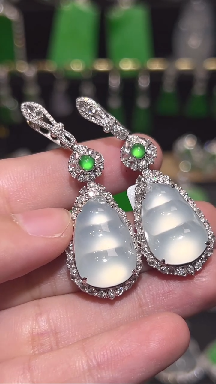 18K金镶嵌挂件翡翠耳环