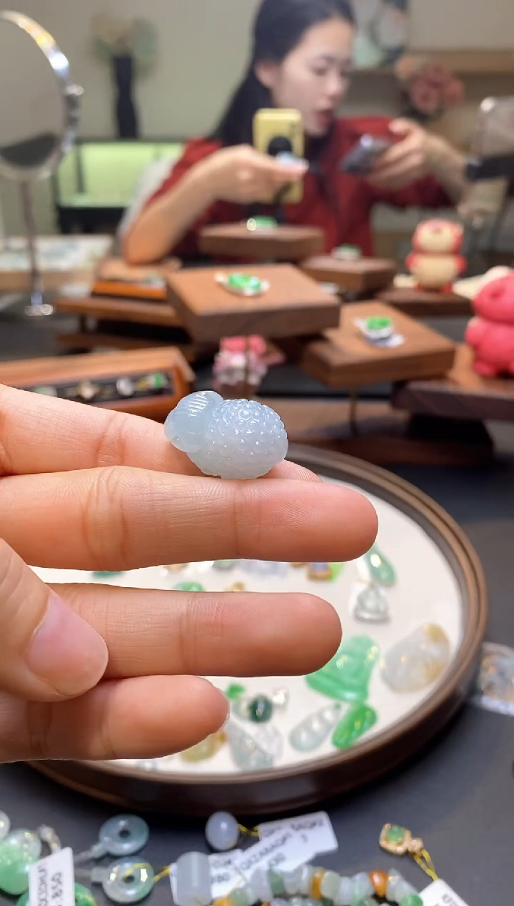 【闪购商品】翡翠未镶嵌颈饰小羊