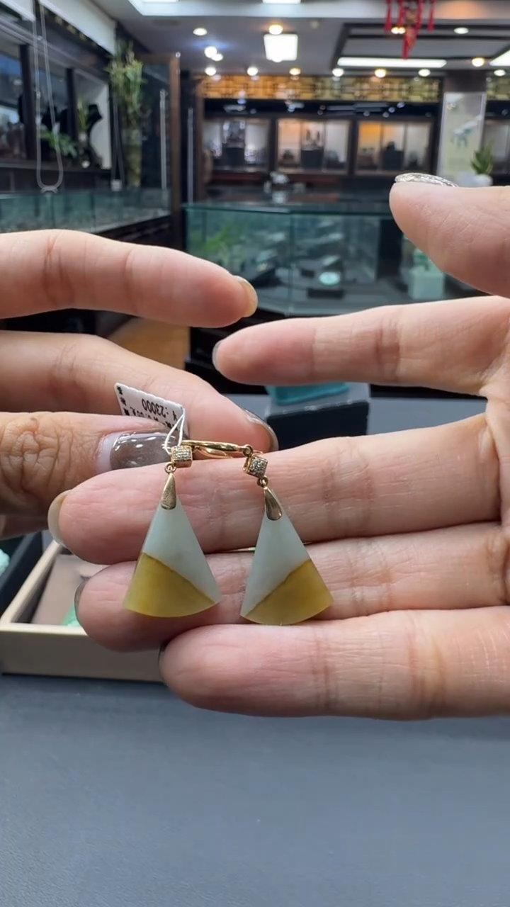 18K金镶嵌翡翠耳饰猴**心耳环