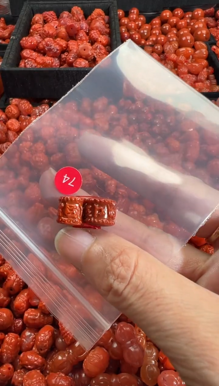 颈饰未镶嵌南红玛瑙1
