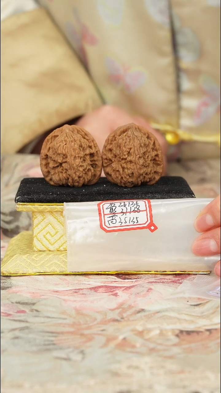 【闪购商品】文玩核桃把件赵喜满南将石