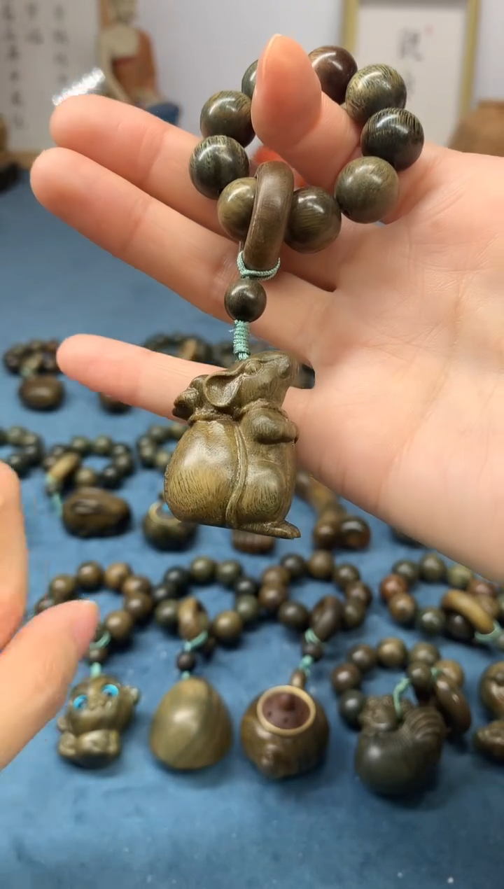 【闪购商品】维腊木（绿檀）把件代代鼠钱 盘玩件