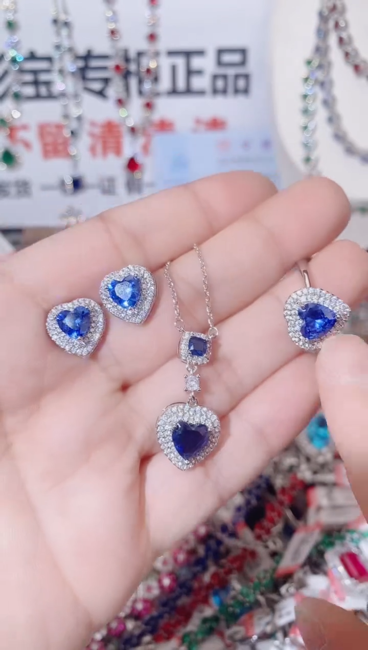颈饰蓝宝石未镶嵌三件套