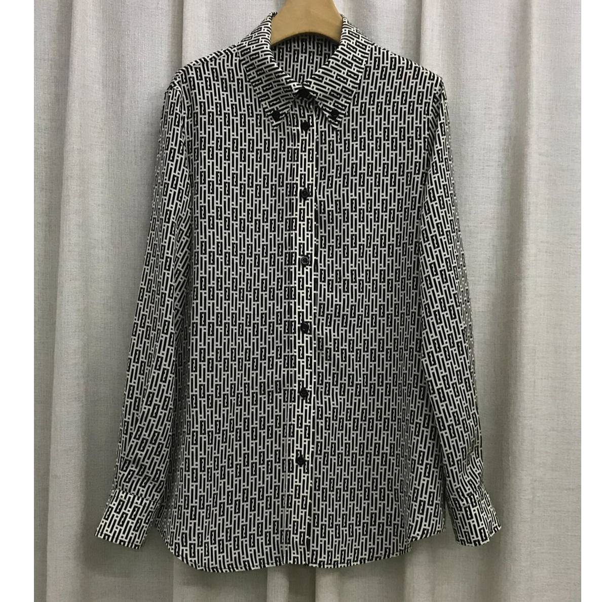 W慕溢-007时尚黑色丝印花衬衣