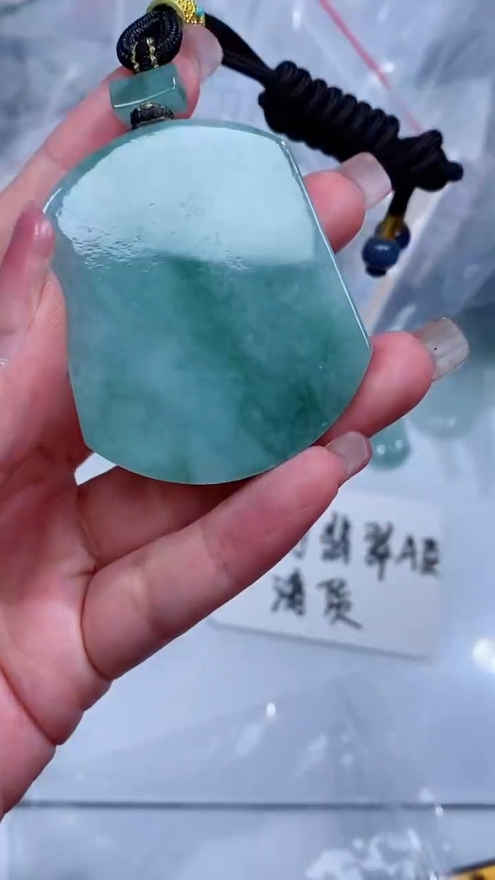 翡翠未镶嵌颈饰吊坠
