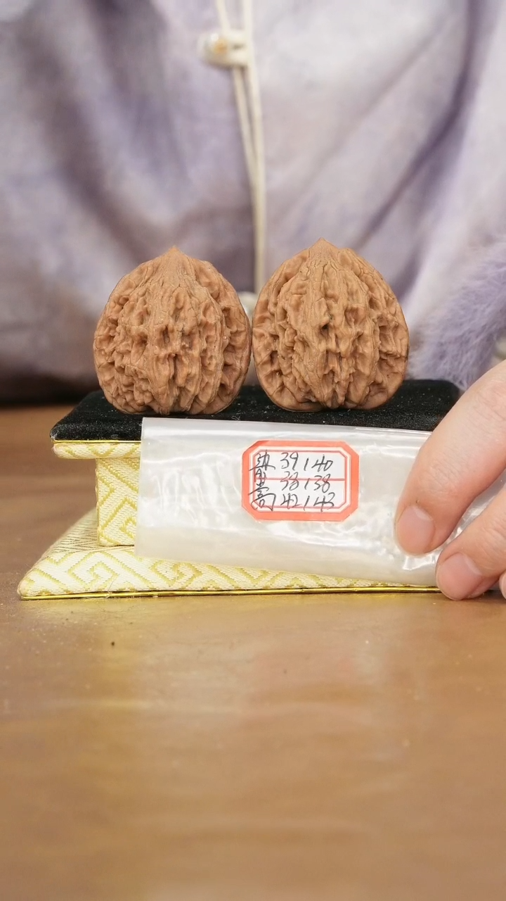 把件文玩核桃麦穗虎头