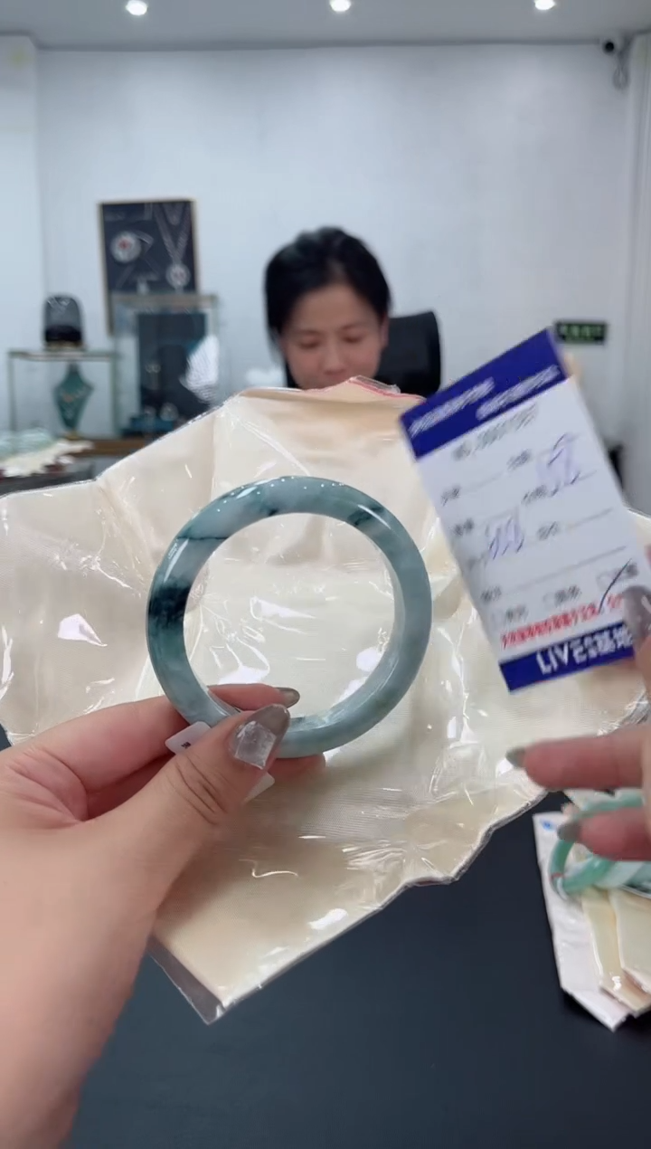 【闪购商品】翡翠手镯未镶嵌天然翡翠A货