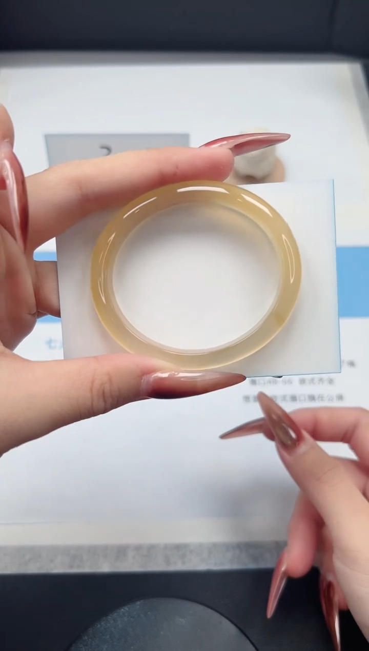 【闪购商品】石英质玉手镯未镶嵌76/贵妃53.6