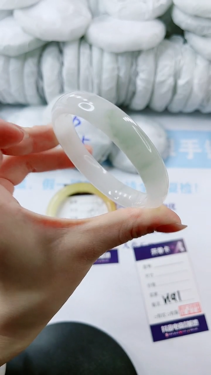 【闪购商品】石英质玉手镯未镶嵌多样性发货V191