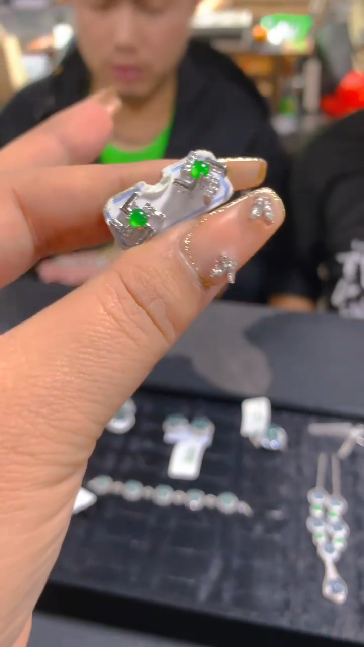 【闪购商品】翡翠耳饰未镶嵌0732974055