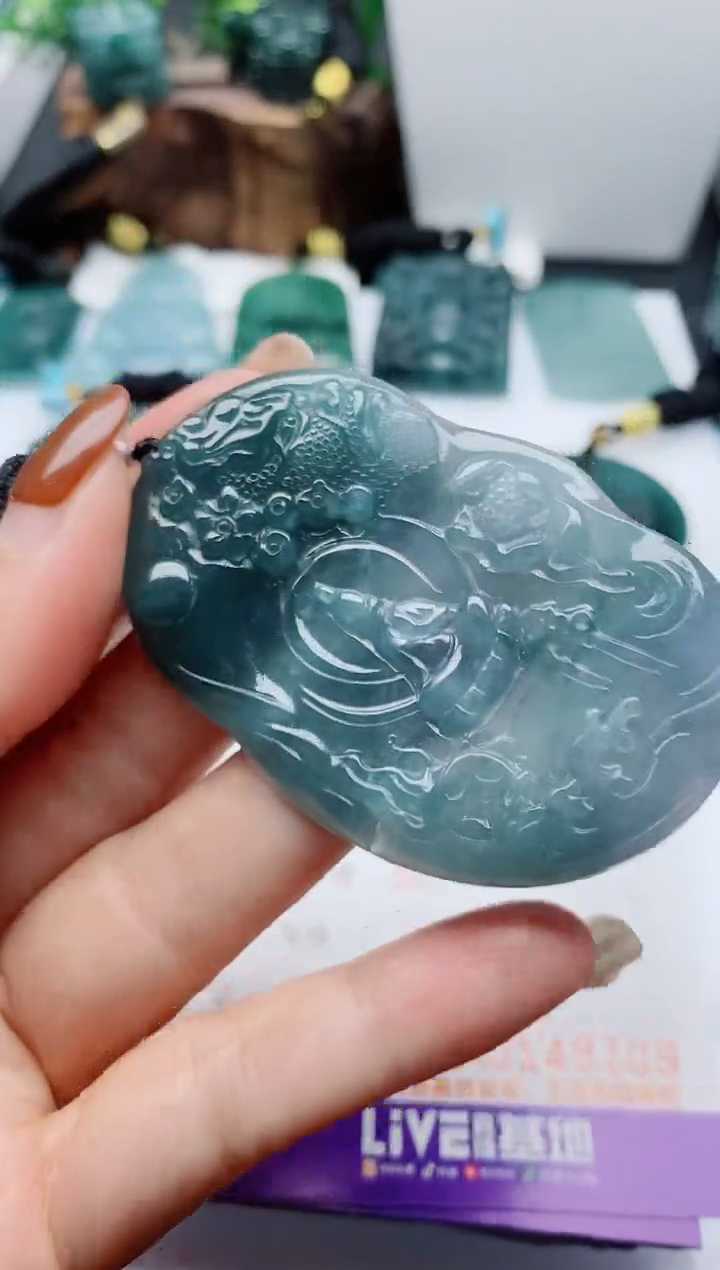 颈饰未镶嵌翡翠              