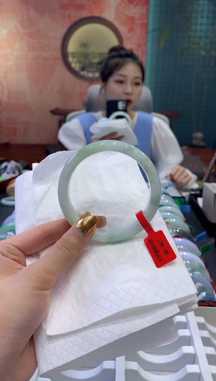 【闪购商品】翡翠手镯未镶嵌多人17093