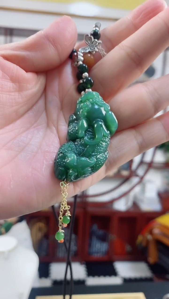 颈饰未镶嵌和田玉1