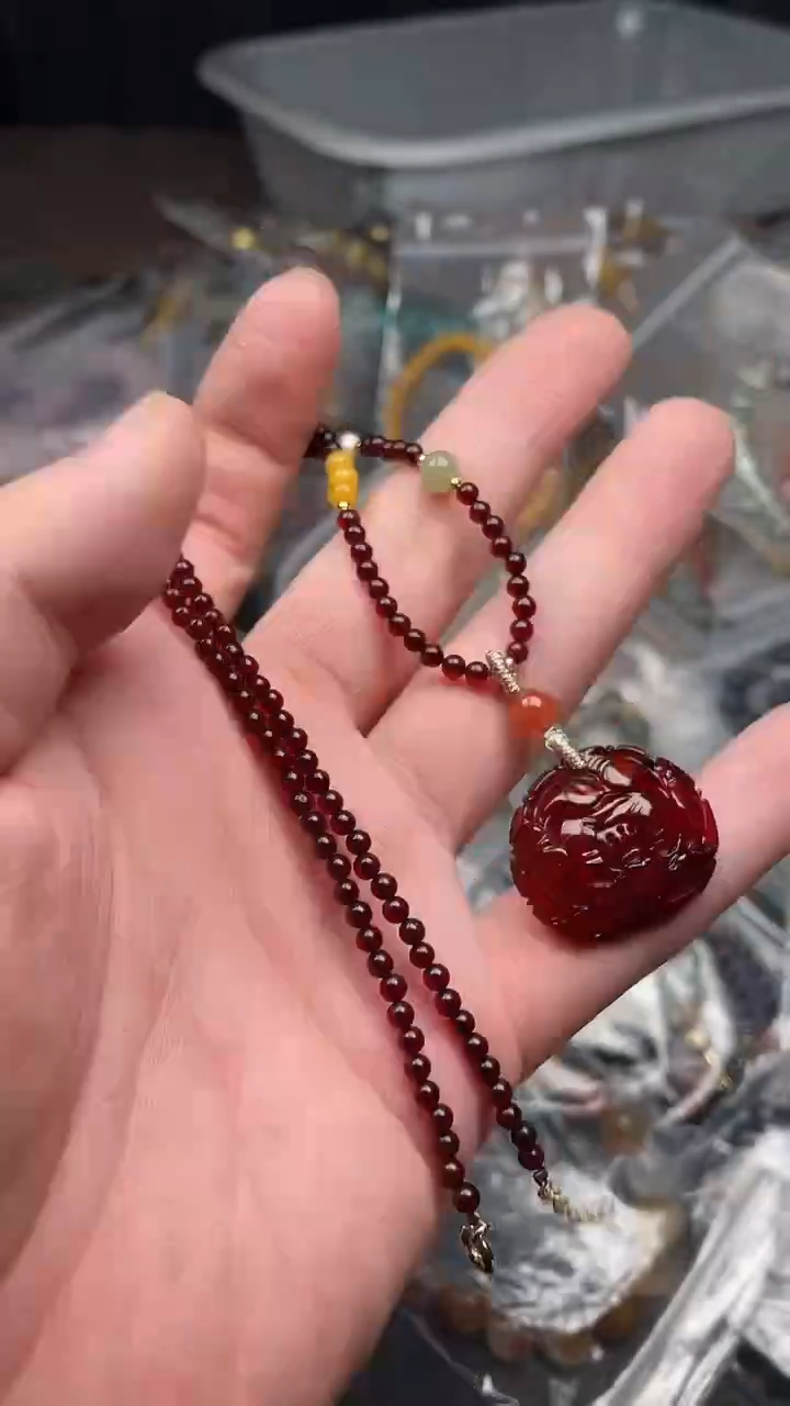 未镶嵌颈饰血珀多样性发货拍一发一