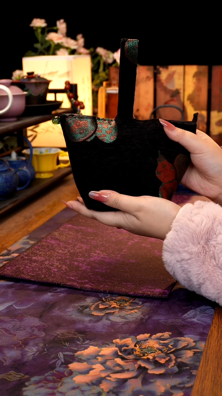 刺绣葫芦托特包········