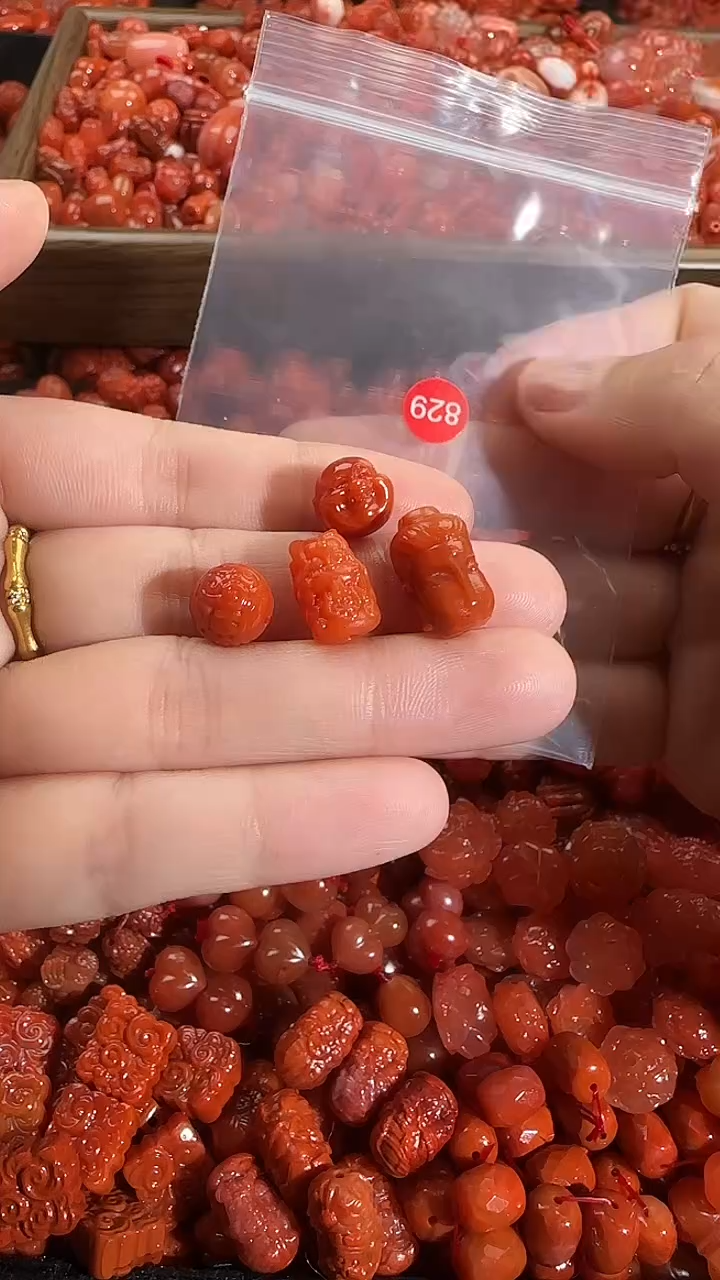 颈饰未镶嵌南红玛瑙1