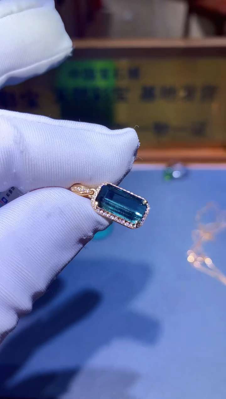 【闪购商品】碧玺颈饰18K金镶嵌........