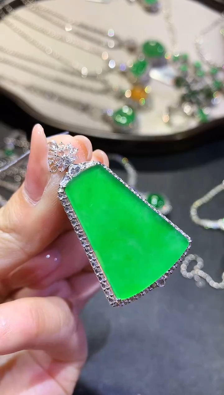 【闪购商品】翡翠吊坠(不含链)18K金镶嵌241-无事牌