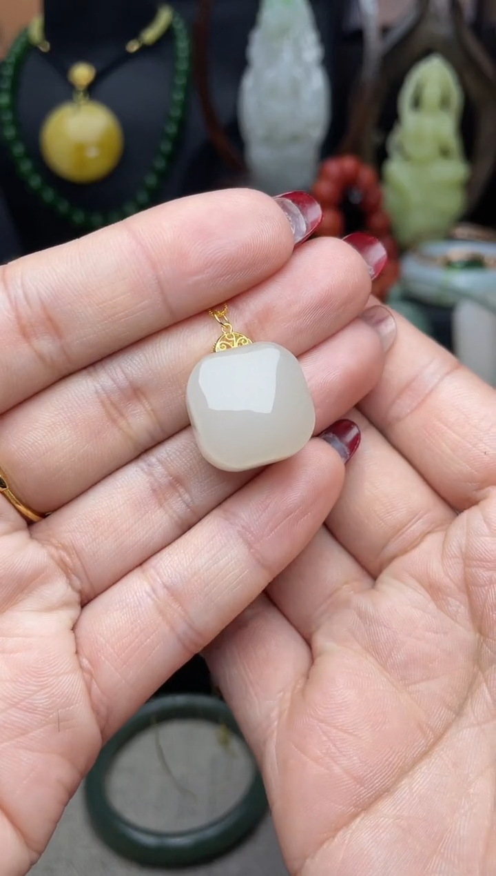 【闪购商品】和田玉颈饰18K金镶嵌吊坠