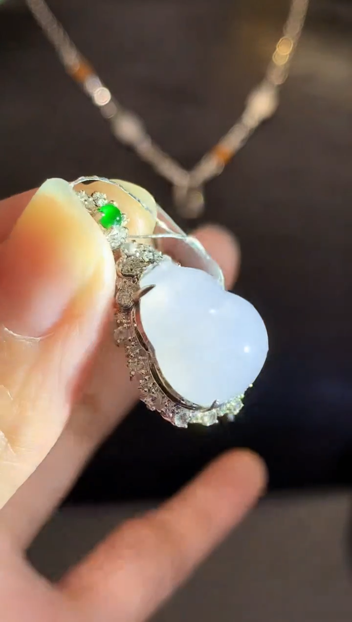 吊坠(不含链)18K金镶嵌翡翠LSR多样性发其一