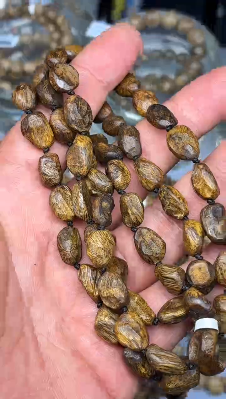 沉香手串 海南红金猊随型长串留疤多样性发其一