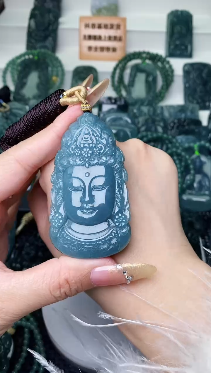 颈饰未镶嵌翡翠 