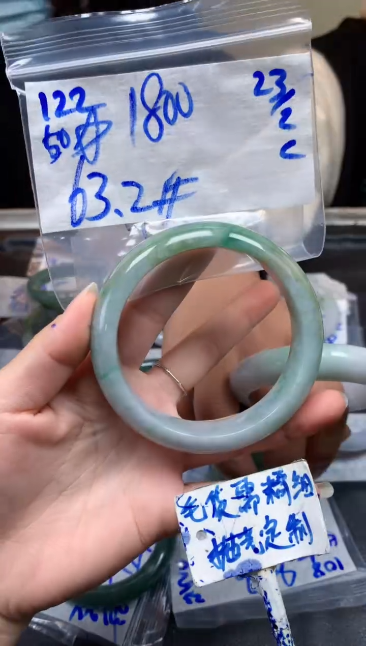 【闪购商品】定制翡翠未镶嵌122毛货需精细抛光手镯多样性拍一发一